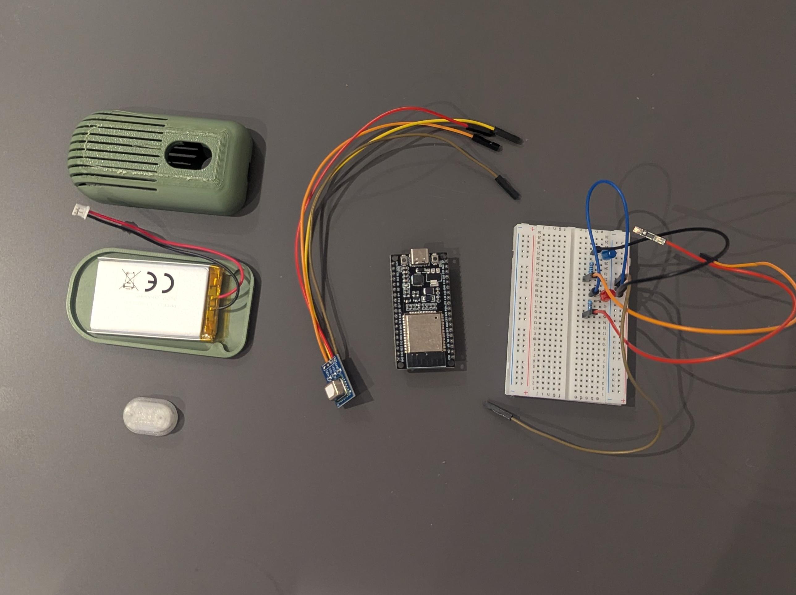 Air quality sensor prototype: ESP32, sensor module, battery and 3D printed casing